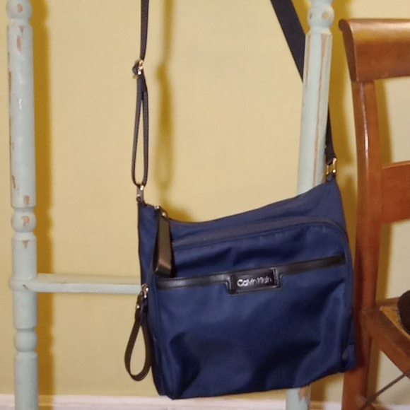 Calvin Klein crossbody purse - Picture 11 of 13